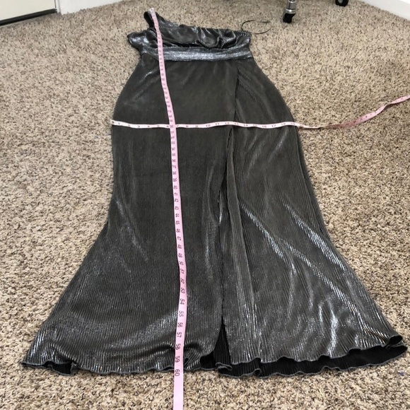 Likely Chandler Formal Maxi Dress Gown Size 8 Silver Pleated One Shoulder - Picture 12 of 12